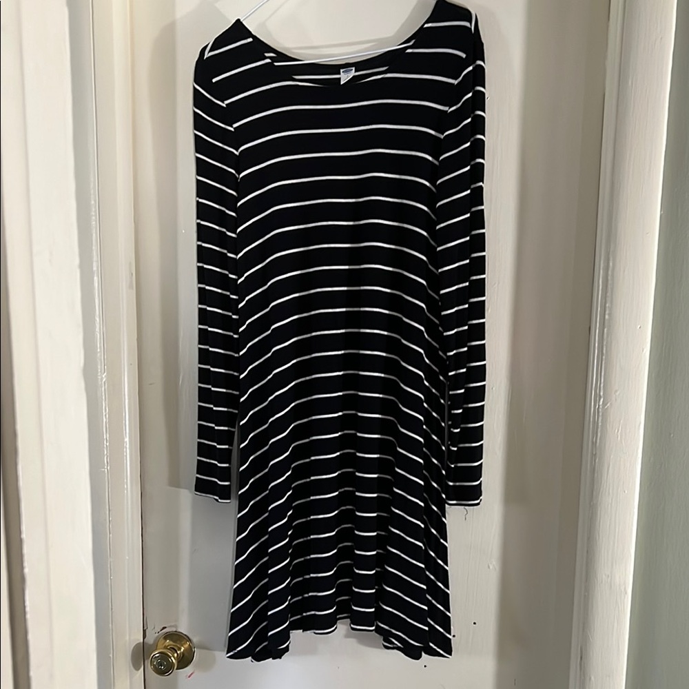 Old Navy Black and White Raglan Long Sleeve Shirt Dress